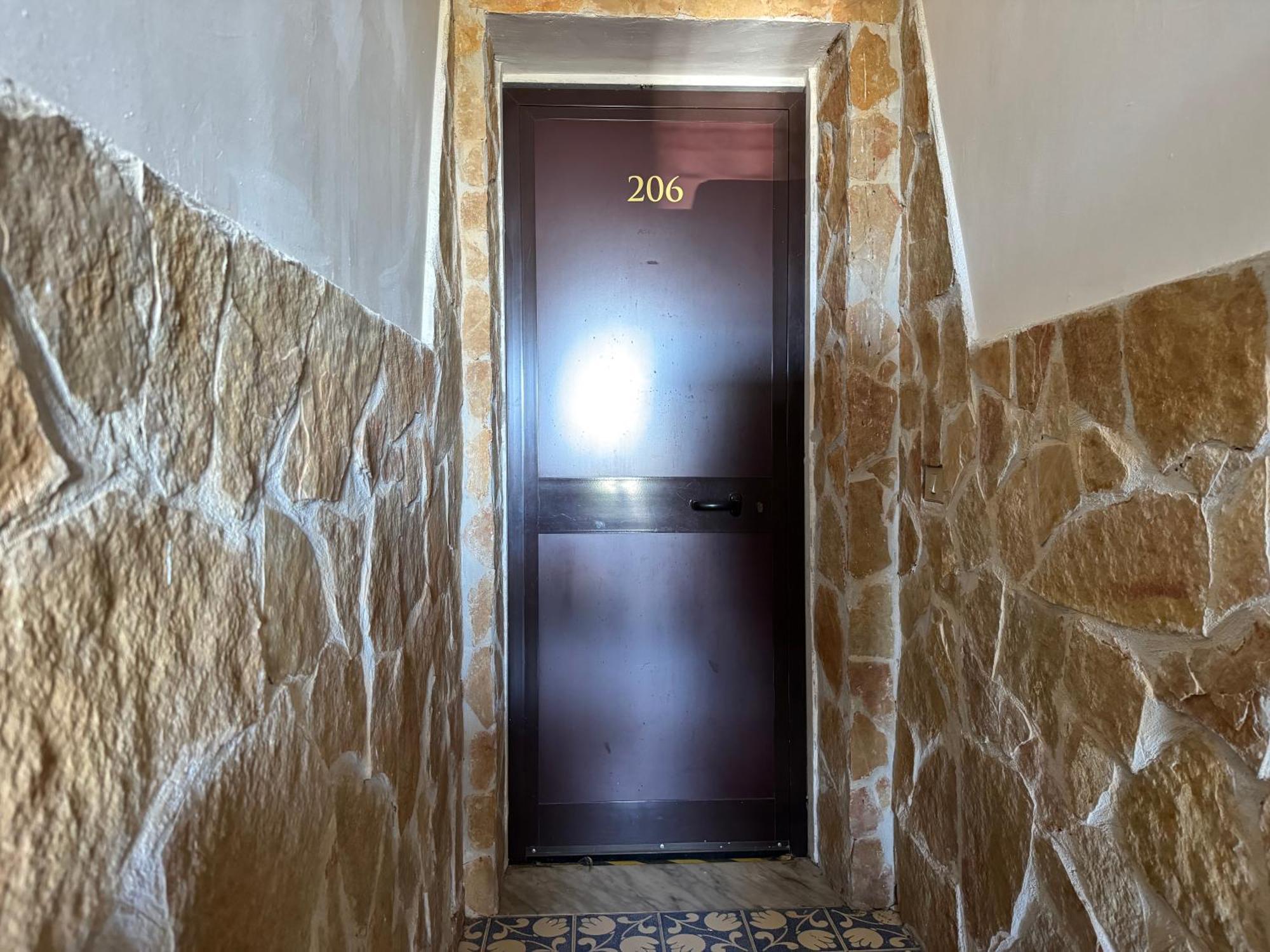 Hotel Paradiso *