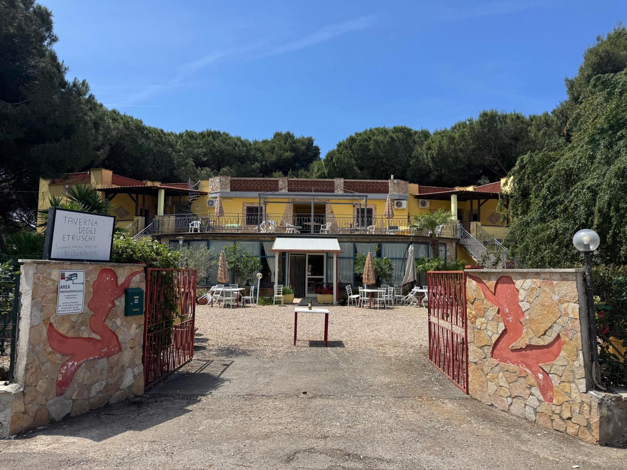 Hotel Paradiso *