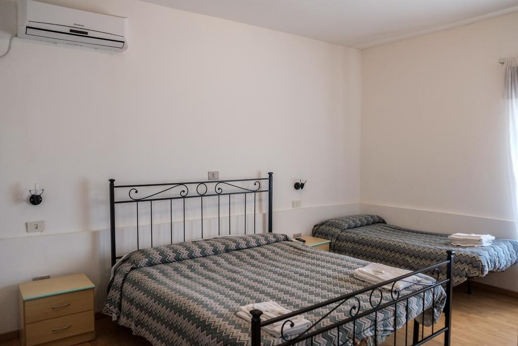 Hotel Paradiso *